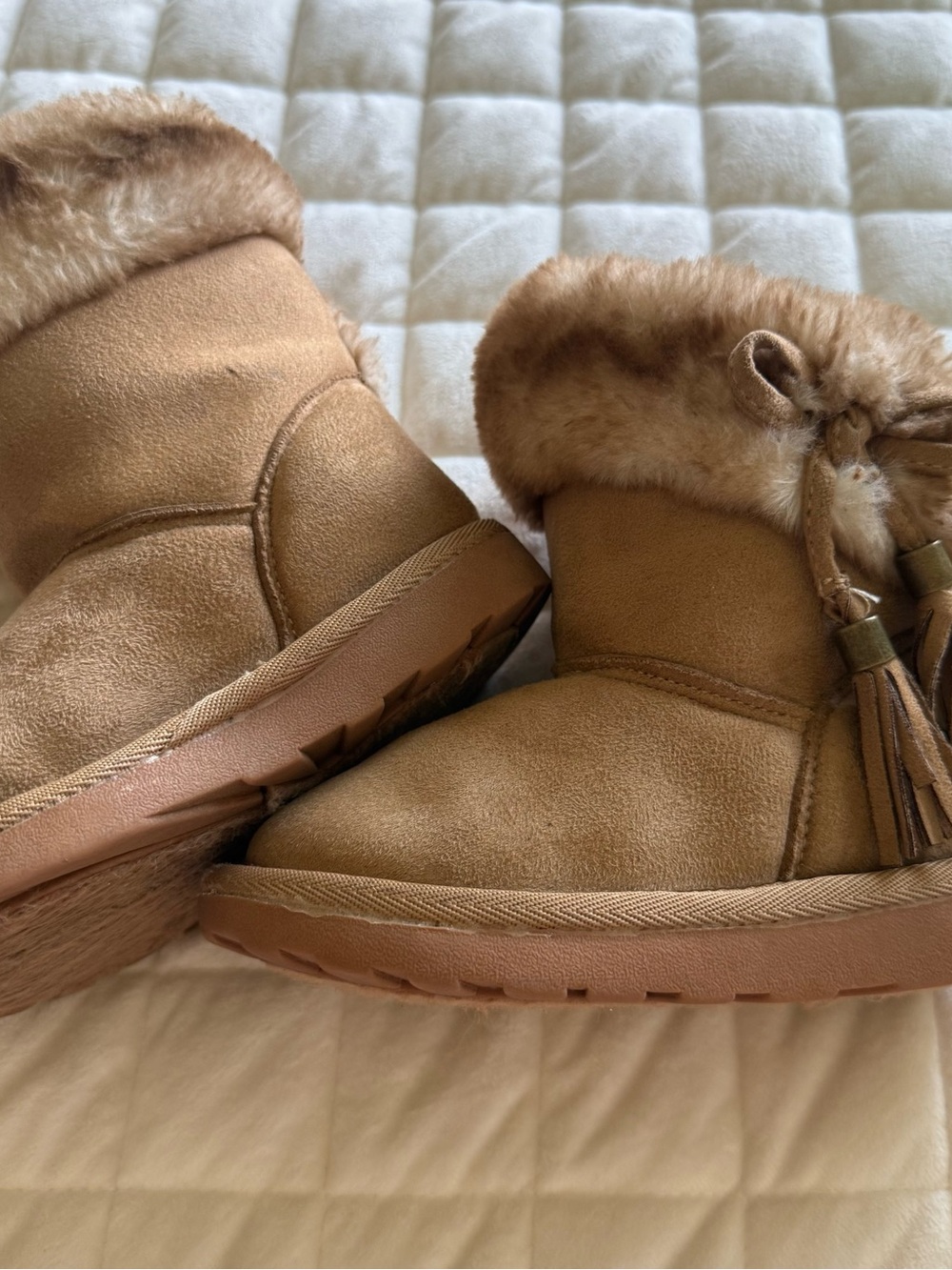 Sugar Lil Cheese Puff Chestnut Faux Suede Fur Tassel Winter Boots Toddler Size 8